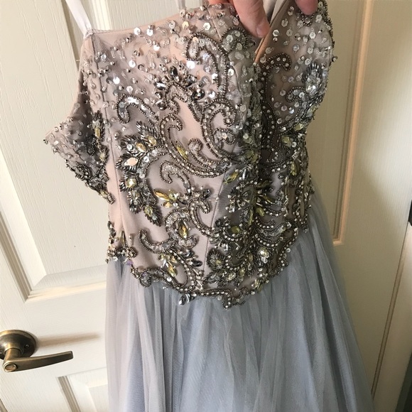 Elegant Formal Dress - Picture 3 of 8